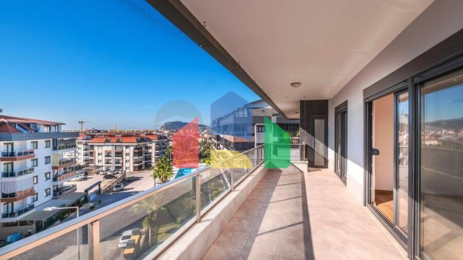 Пентхаус 6+1 с террасами в районе Оба