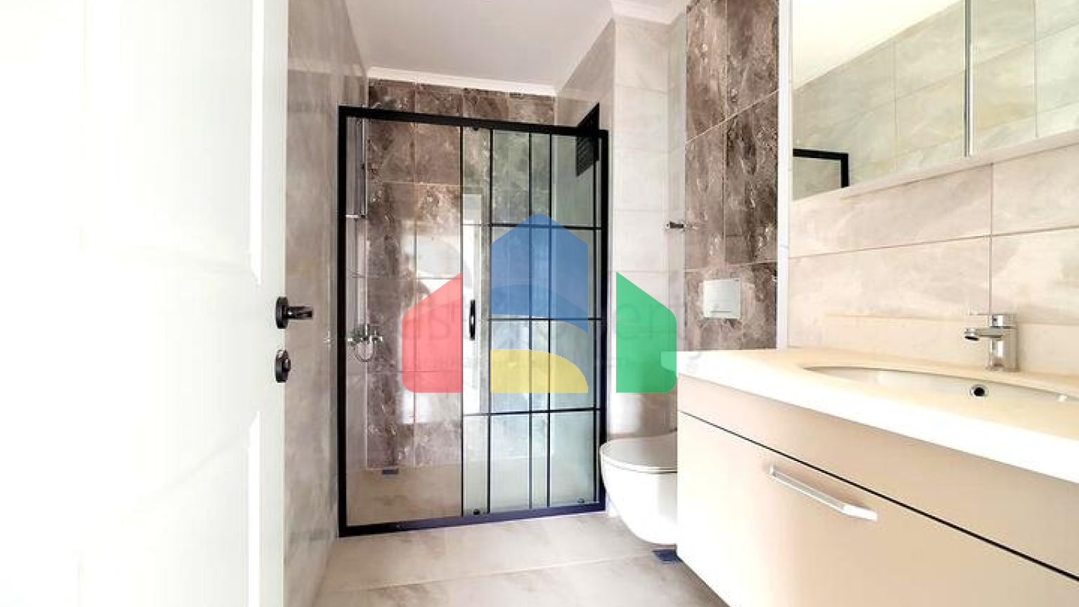 Современная квартира 3+1 в районе Оба с инфраструктурой для комфортной жизни