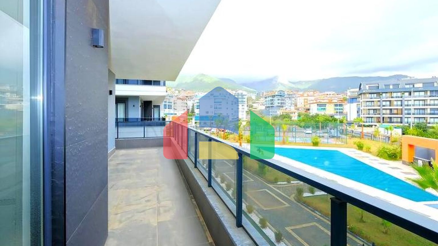 Современная квартира 3+1 в районе Оба с инфраструктурой для комфортной жизни