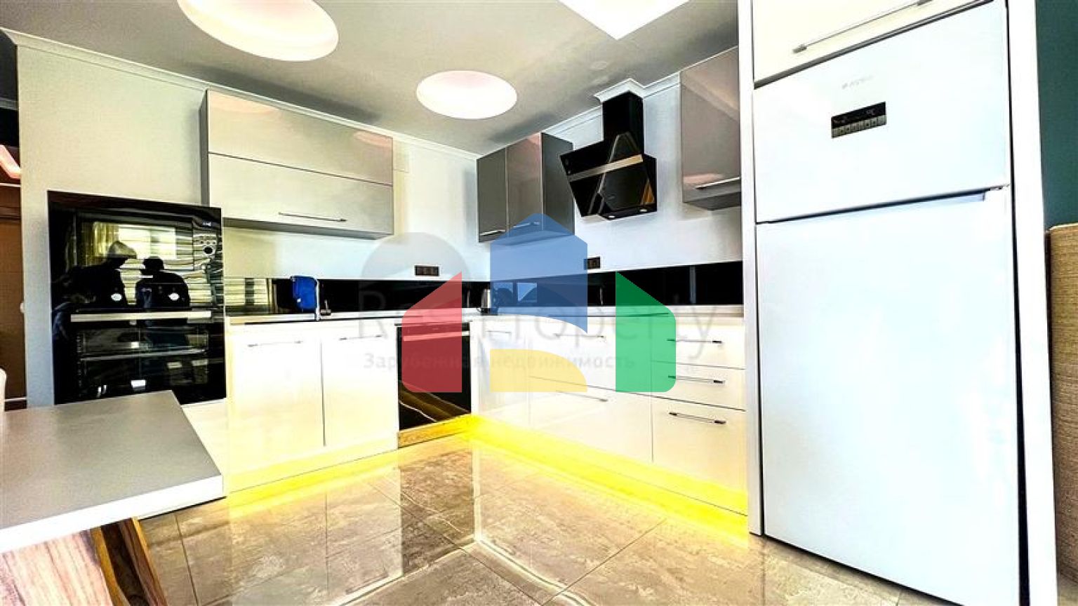 Квартира 3+1 в благоустроенном жилом комплексе района Оба