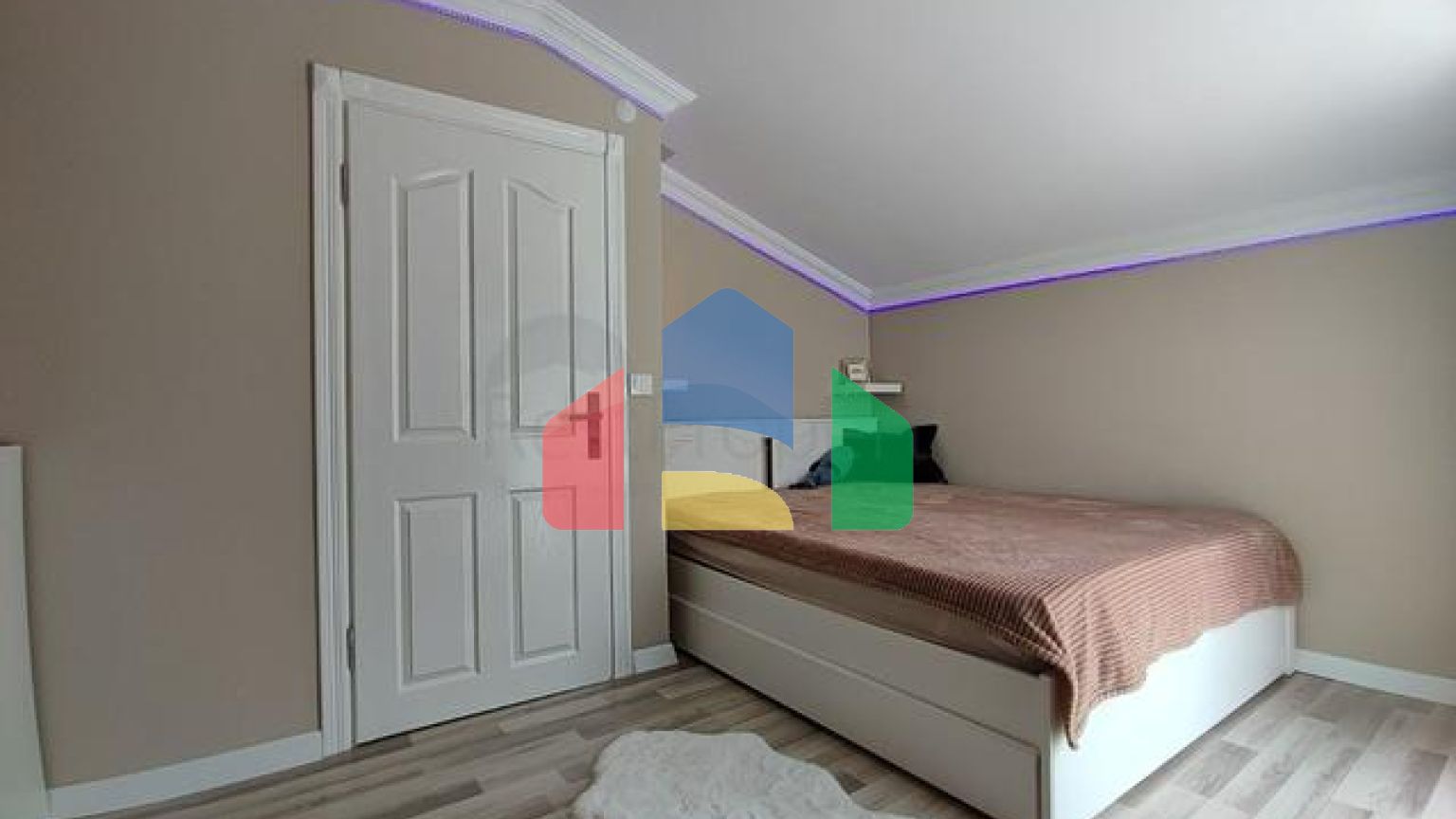 Просторный пентхаус 4+1 в 250 м от моря