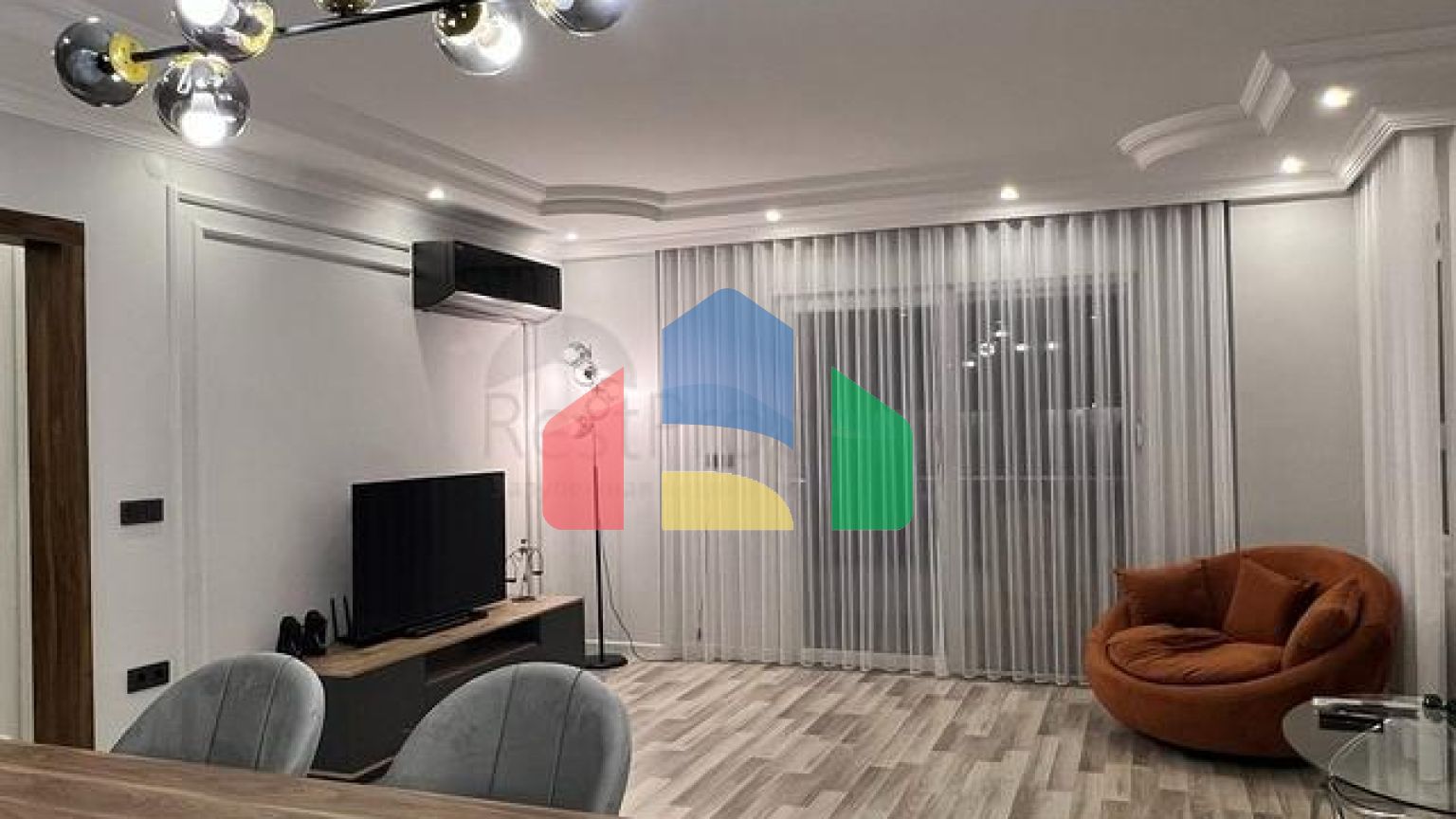 Просторный пентхаус 4+1 в 250 м от моря