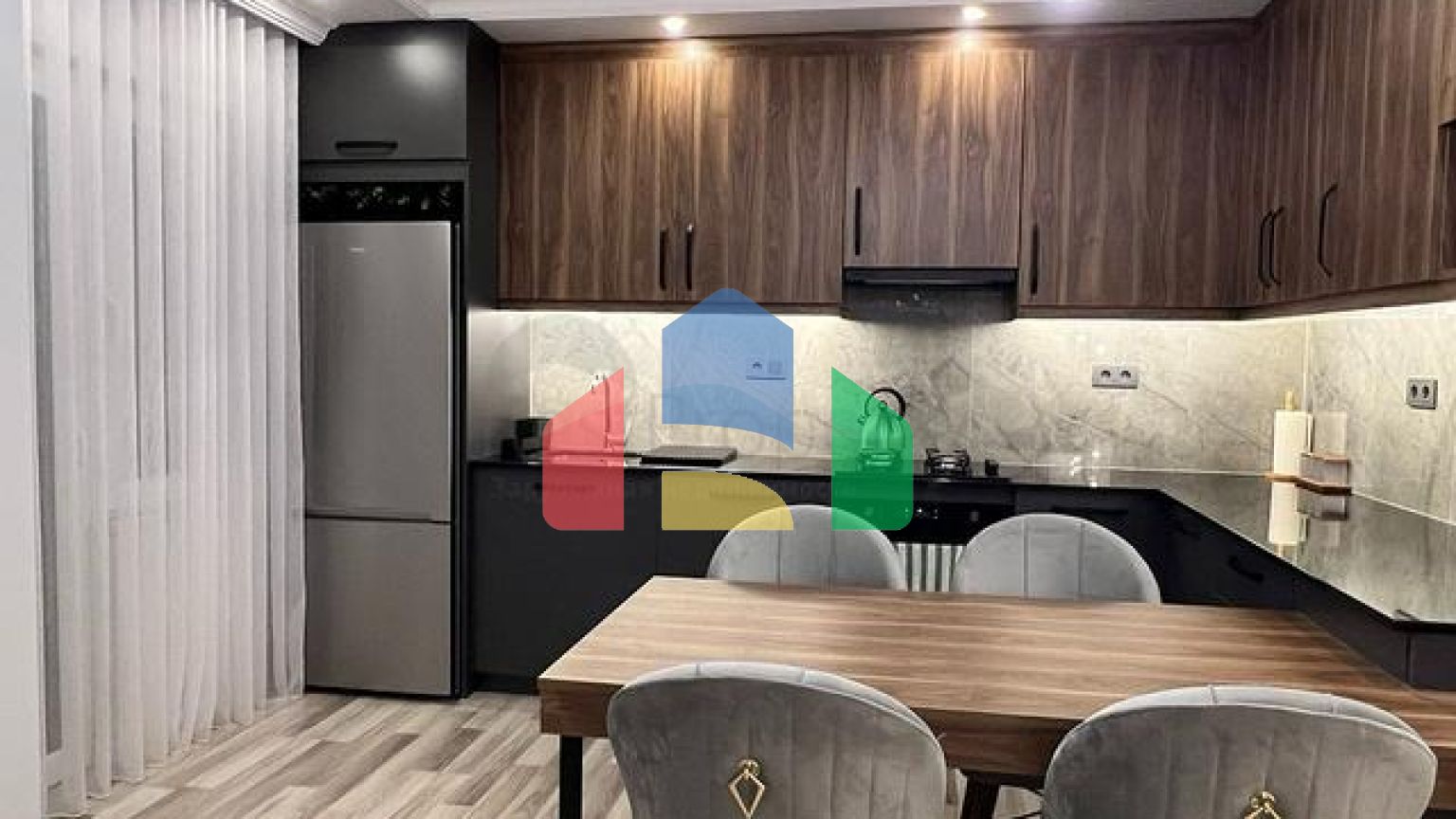 Просторный пентхаус 4+1 в 250 м от моря