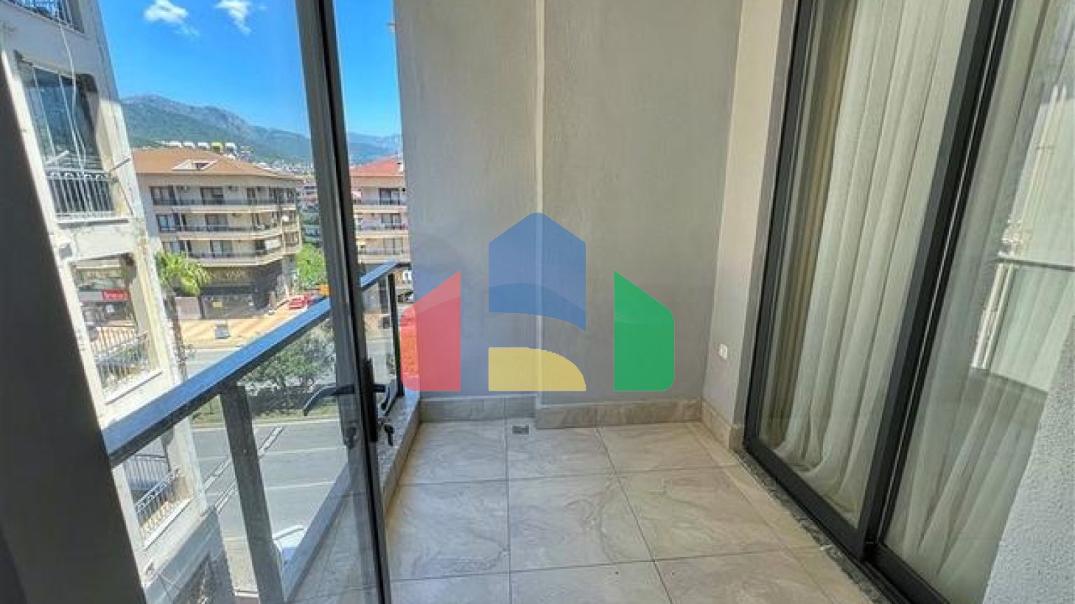 Двухкомнатная квартира 1+1 в современном доме района Оба