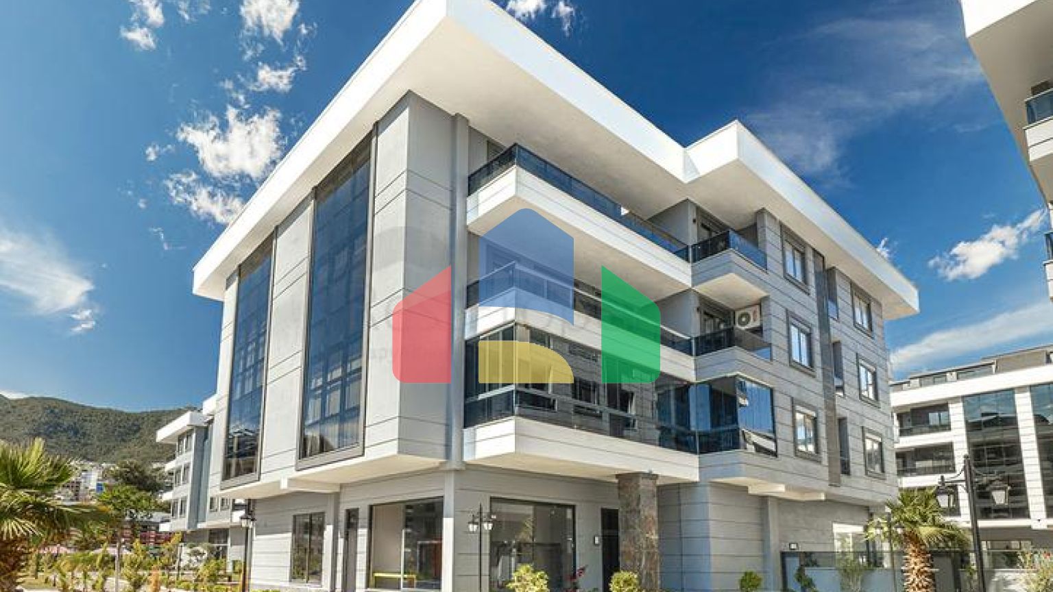 Просторный пентхаус 4+1 с отдельной кухней в современном комплексе