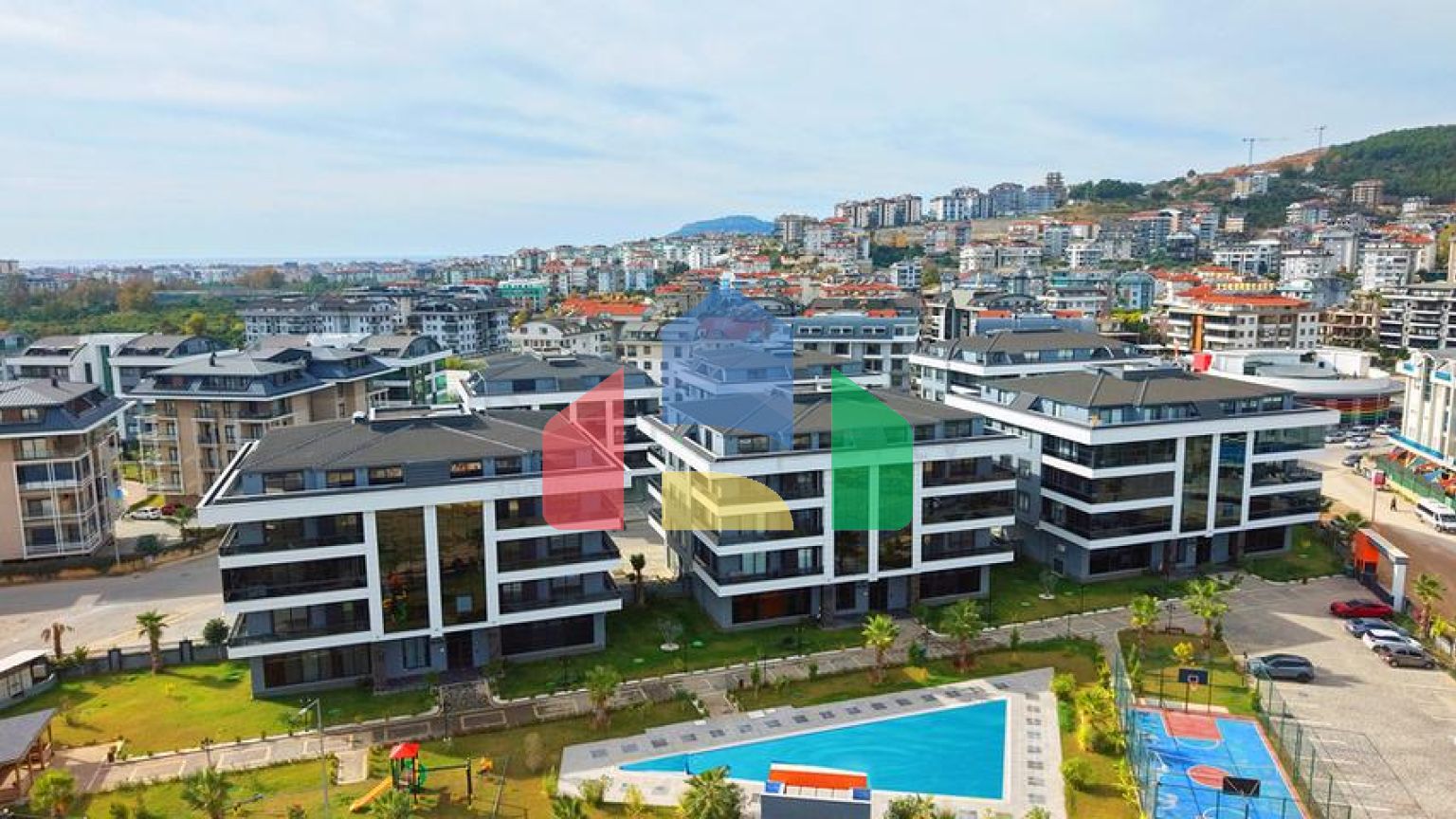 Просторный пентхаус 4+1 с отдельной кухней в современном комплексе