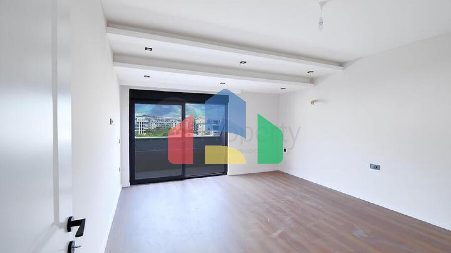 Просторный пентхаус 4+1 с отдельной кухней в современном комплексе