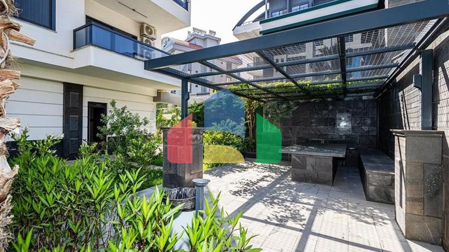 Двухкомнатная квартира 1+1 в современном жилом комплексе района Оба