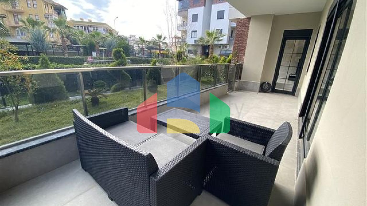 Уютный садовый дуплекс в благоустроенном жилом комплексе