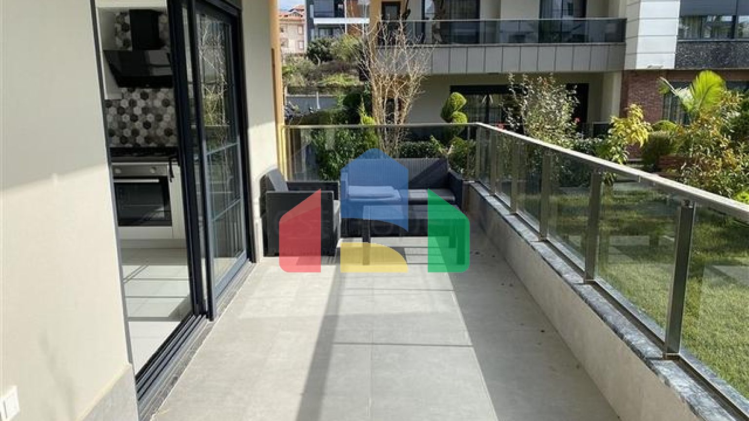 Уютный садовый дуплекс в благоустроенном жилом комплексе