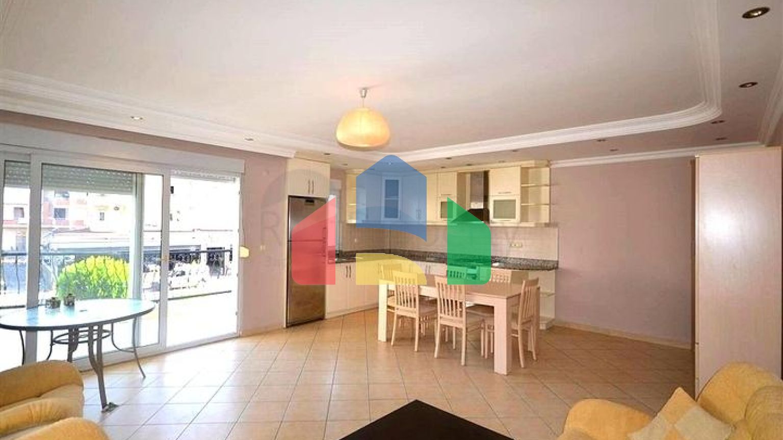 Светлая меблированная квартира 2+1 в развитом районе