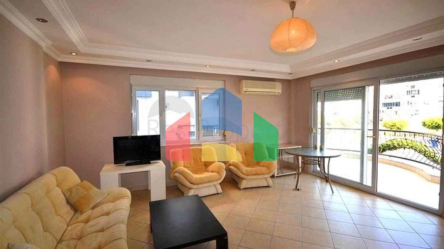 Светлая меблированная квартира 2+1 в развитом районе