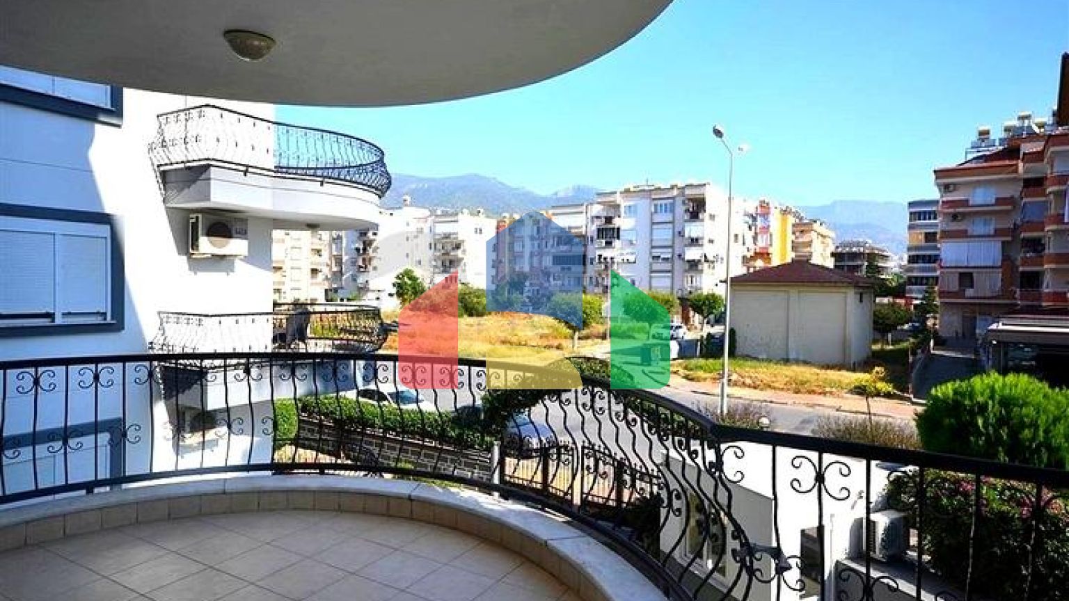 Светлая меблированная квартира 2+1 в развитом районе