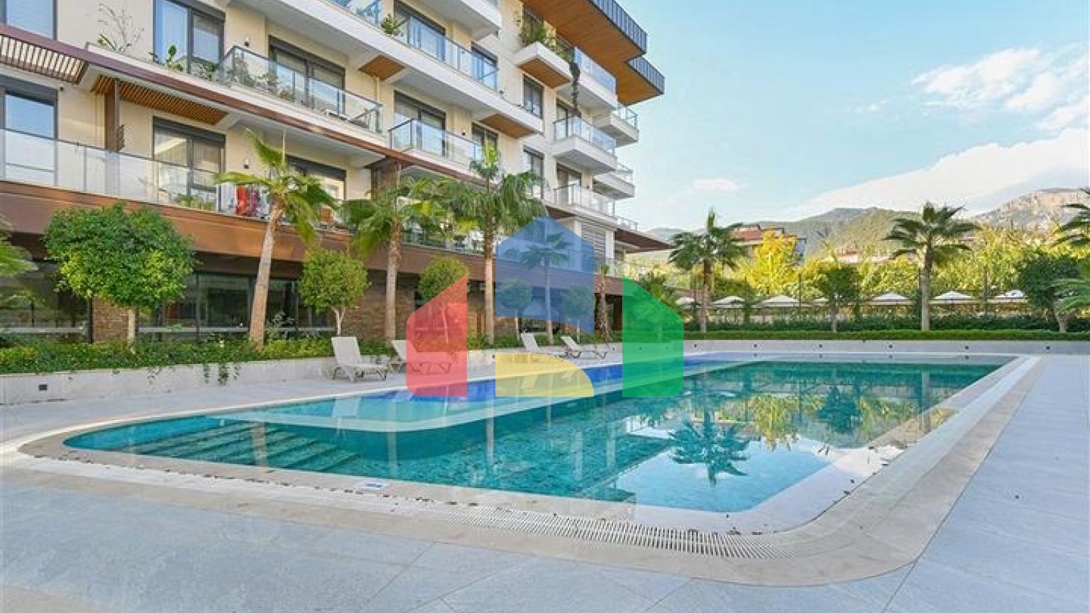 Четырёхкомнатный пентхаус 3+1 с террасой в районе Оба