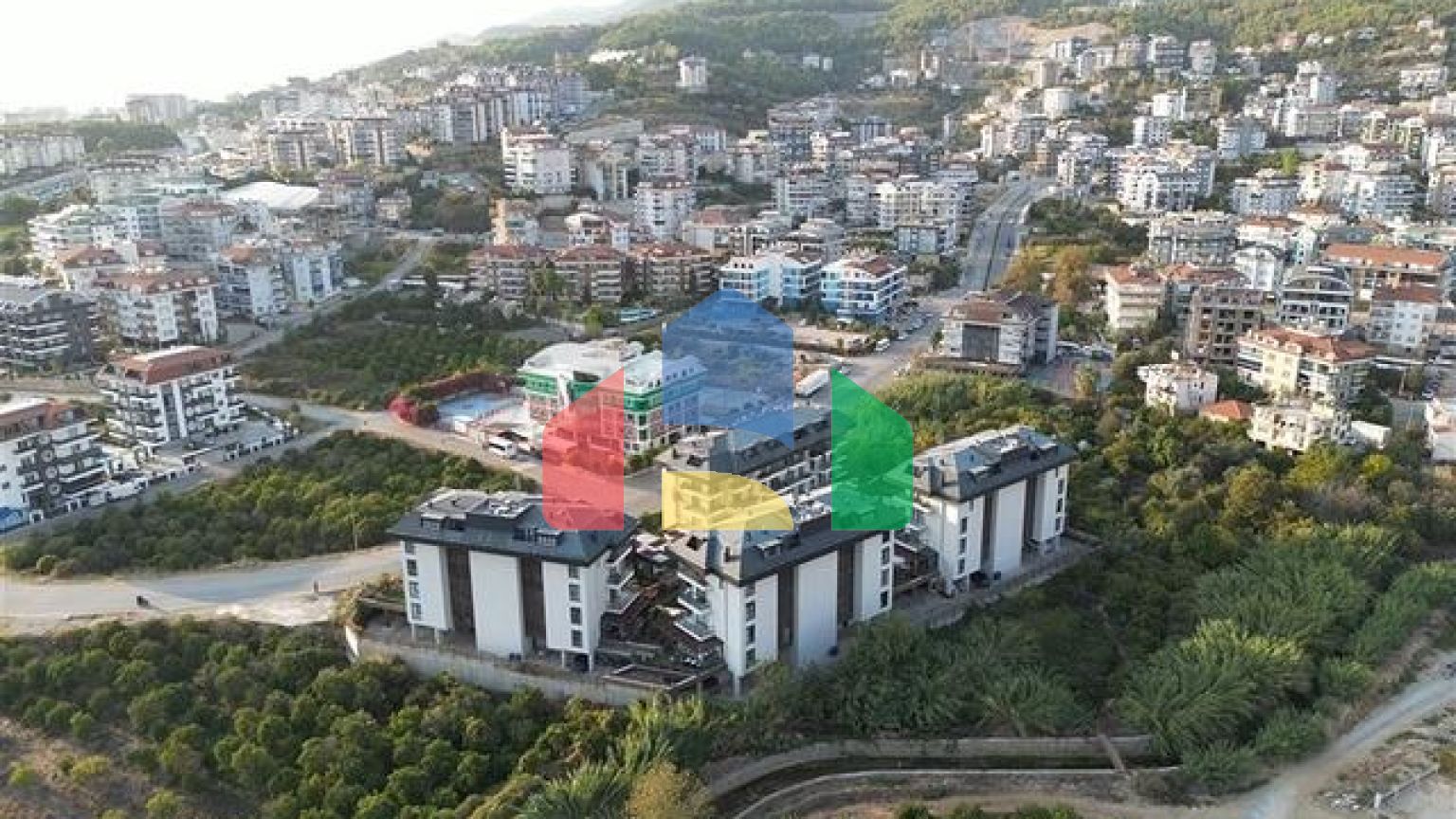 Четырёхкомнатный пентхаус 3+1 с террасой в районе Оба