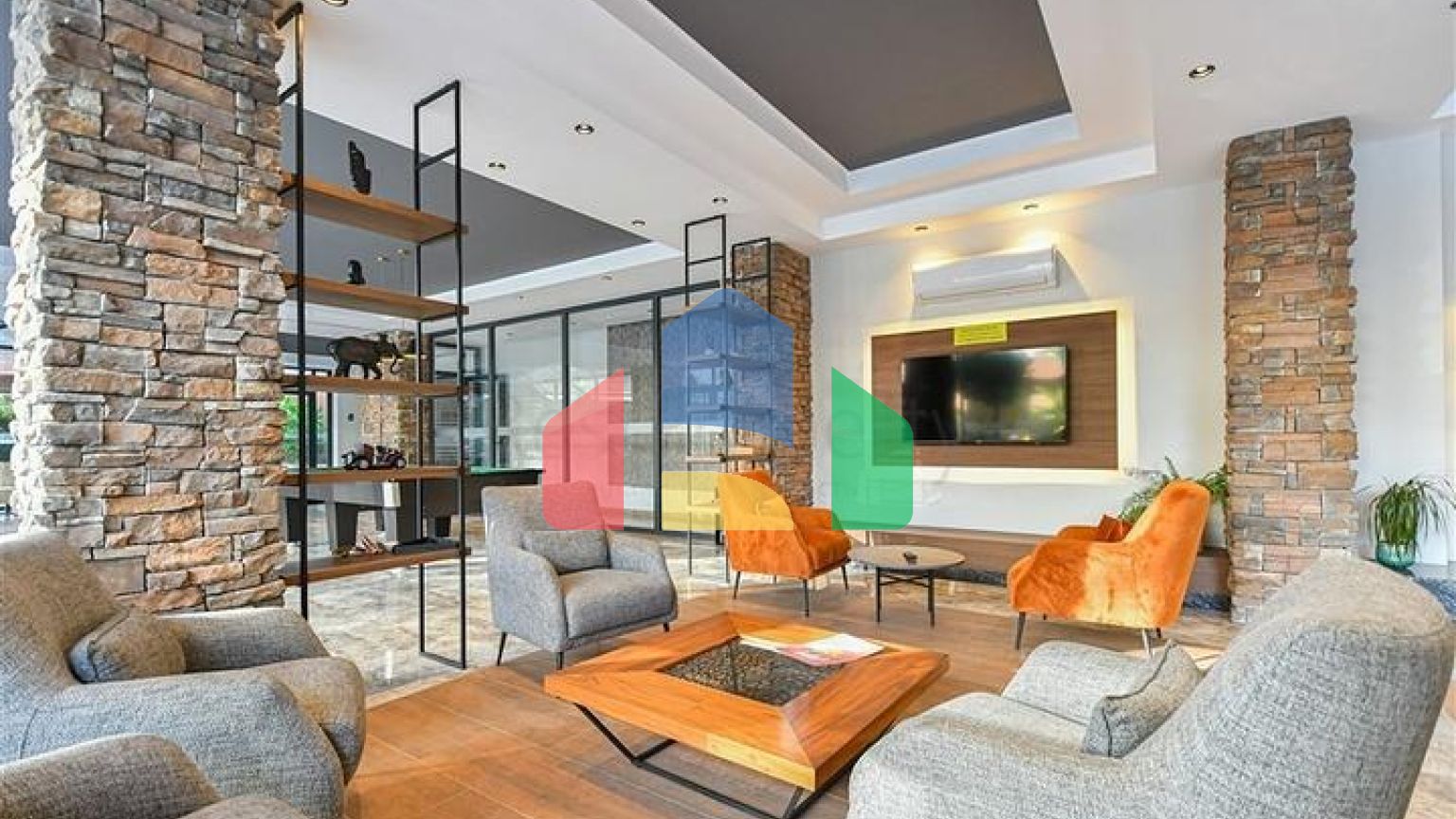 Четырёхкомнатный пентхаус 3+1 с террасой в районе Оба