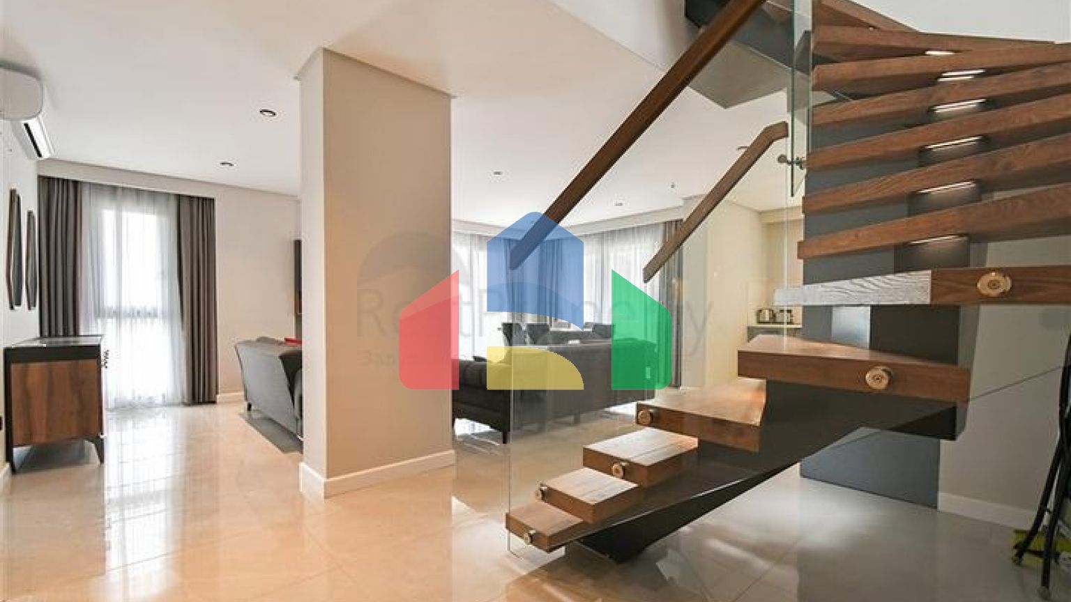 Четырёхкомнатный пентхаус 3+1 с террасой в районе Оба