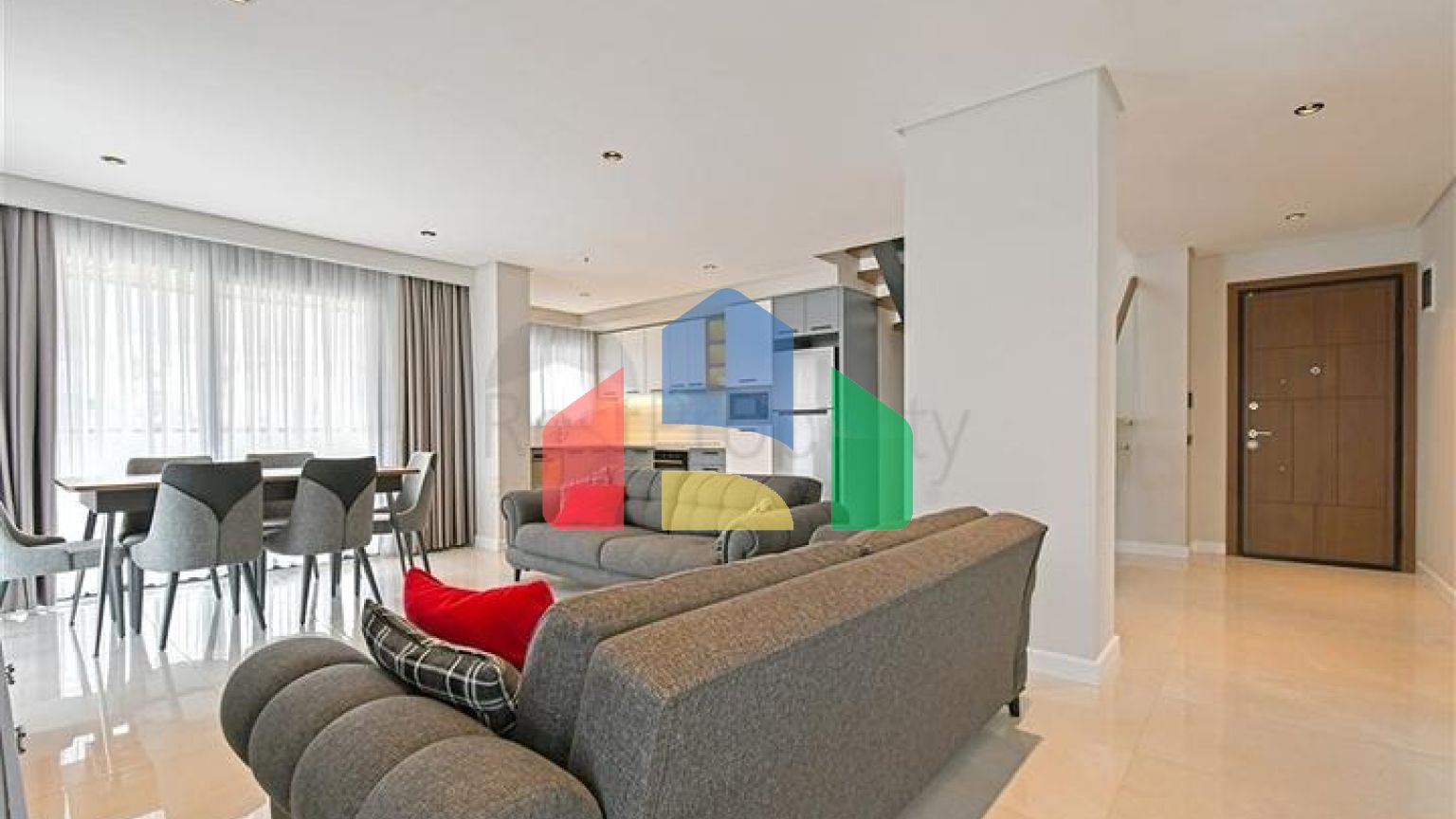 Четырёхкомнатный пентхаус 3+1 с террасой в районе Оба