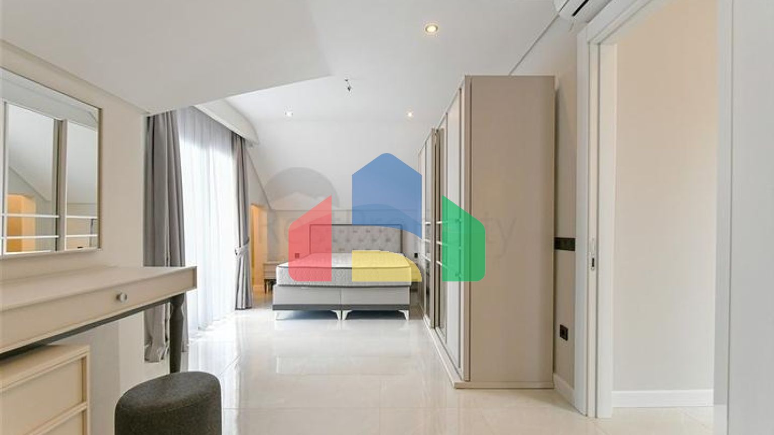 Четырёхкомнатный пентхаус 3+1 с террасой в районе Оба