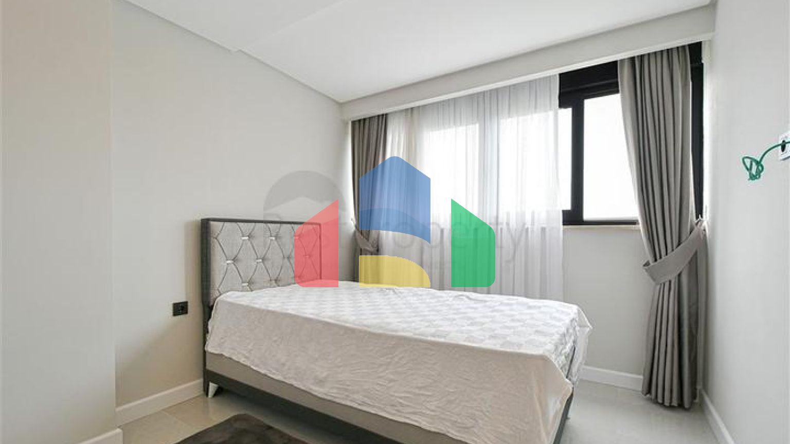 Четырёхкомнатный пентхаус 3+1 с террасой в районе Оба