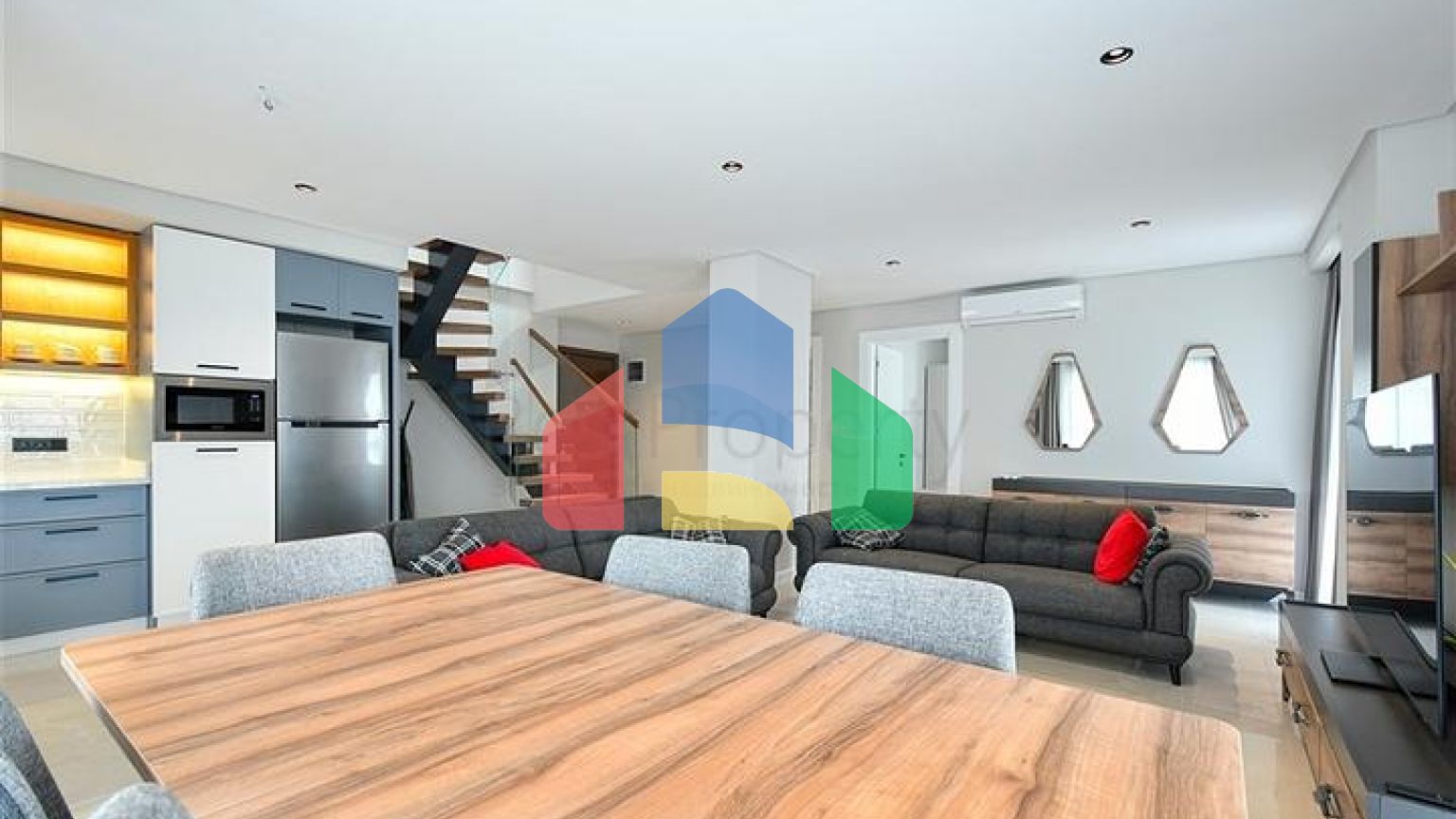 Четырёхкомнатный пентхаус 3+1 с террасой в районе Оба