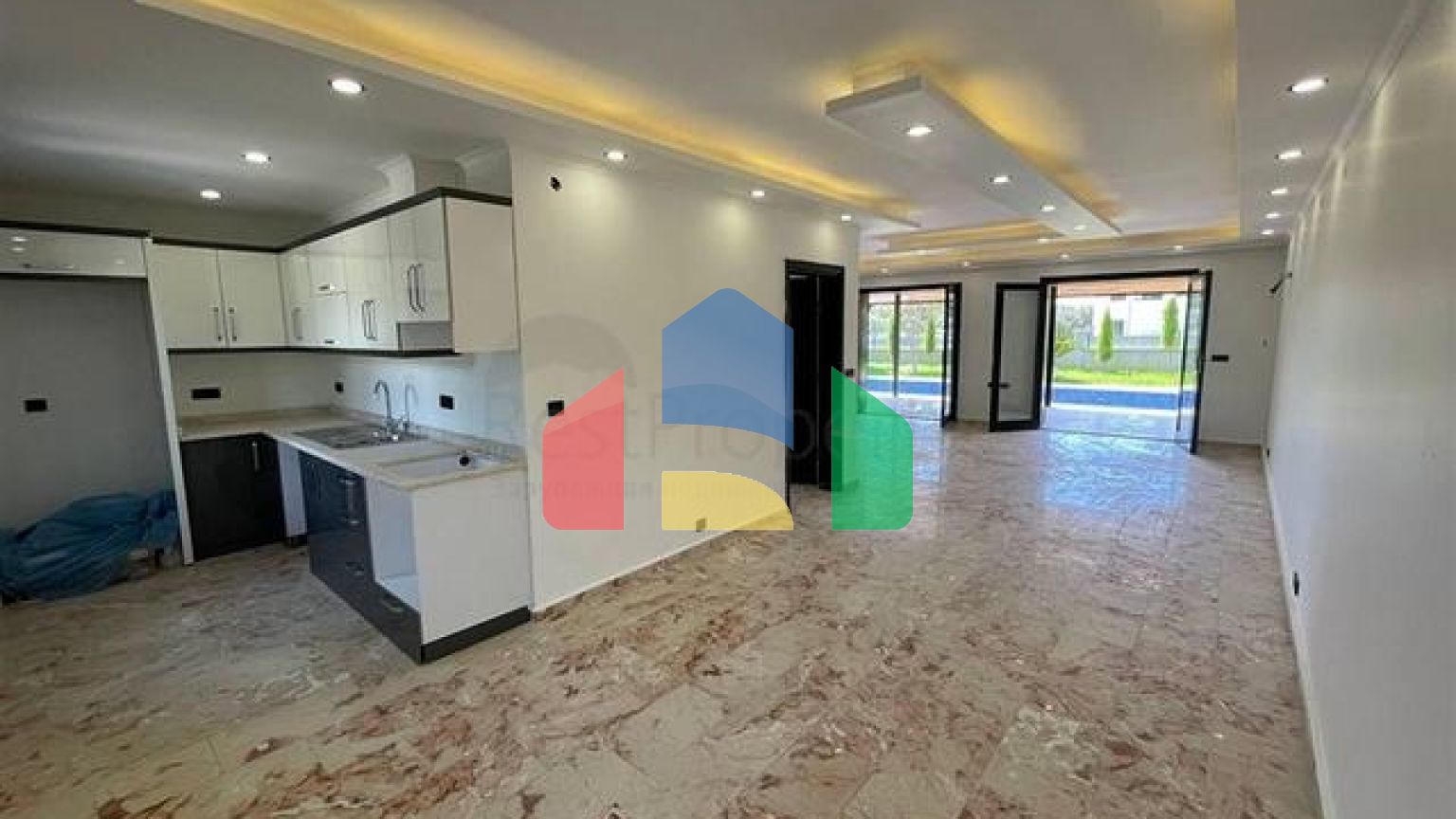 Уютная вилла с большим участком — комфорт и тишина в окружении природы