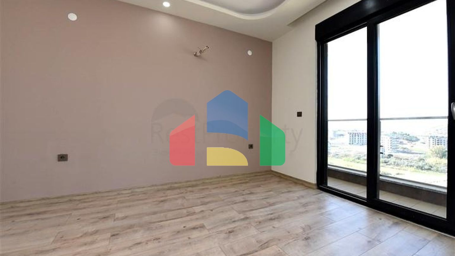 Просторий пентхаус 4 + 2 в районі Газіпаша