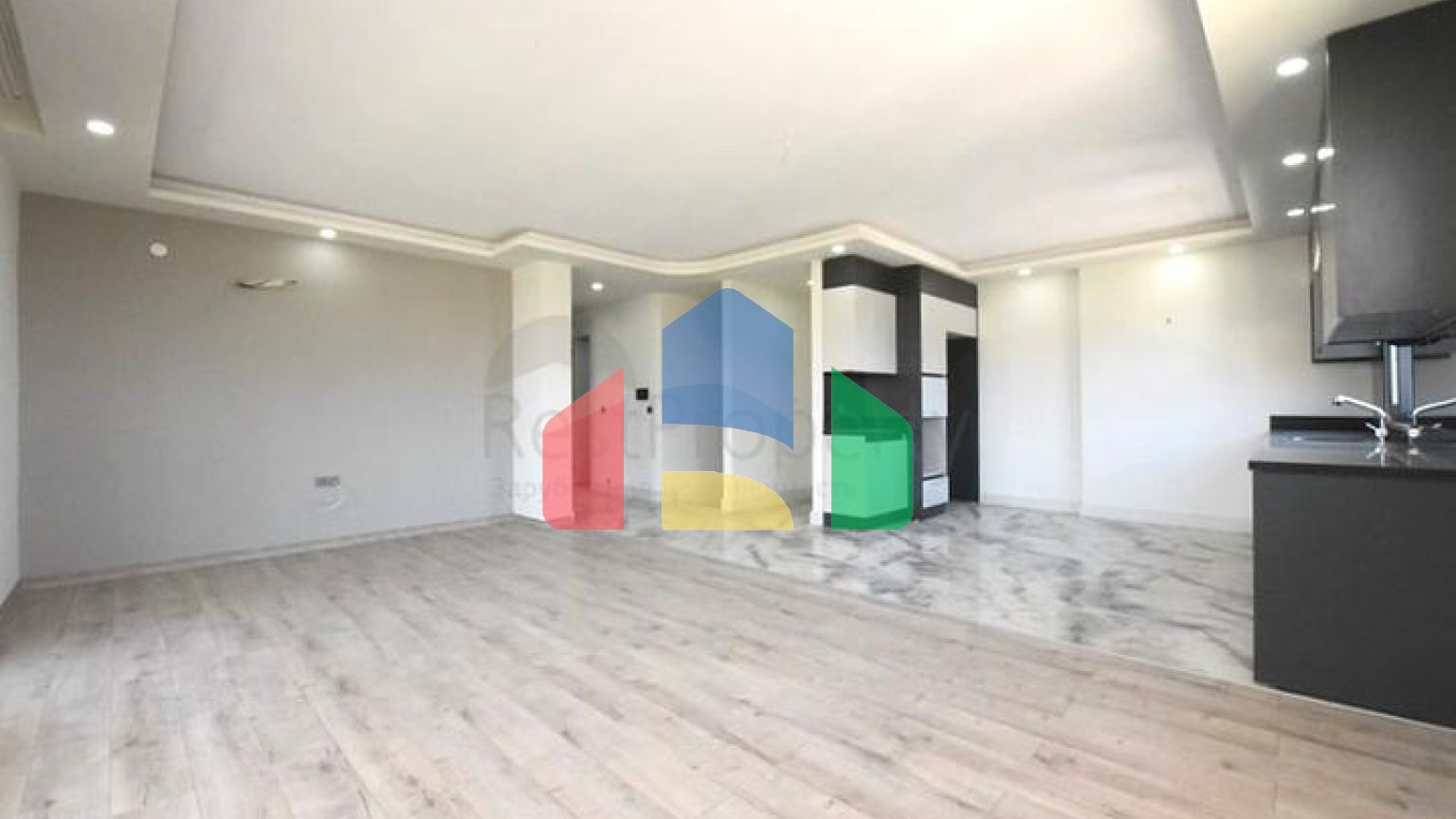 Просторий пентхаус 4 + 2 в районі Газіпаша