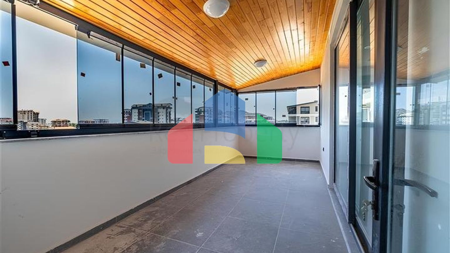 Просторий дуплекс 3 + 1 поруч з морем в самому серці Газіпаші