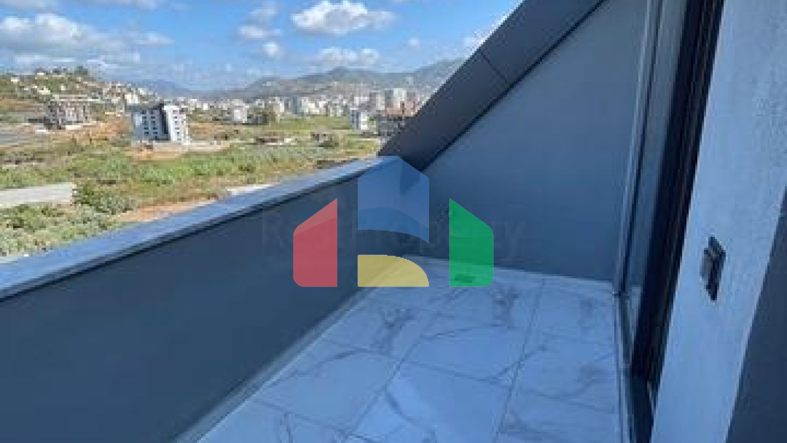 Меблированная трехкомнатная квартира в новом доме в районе Газипаша