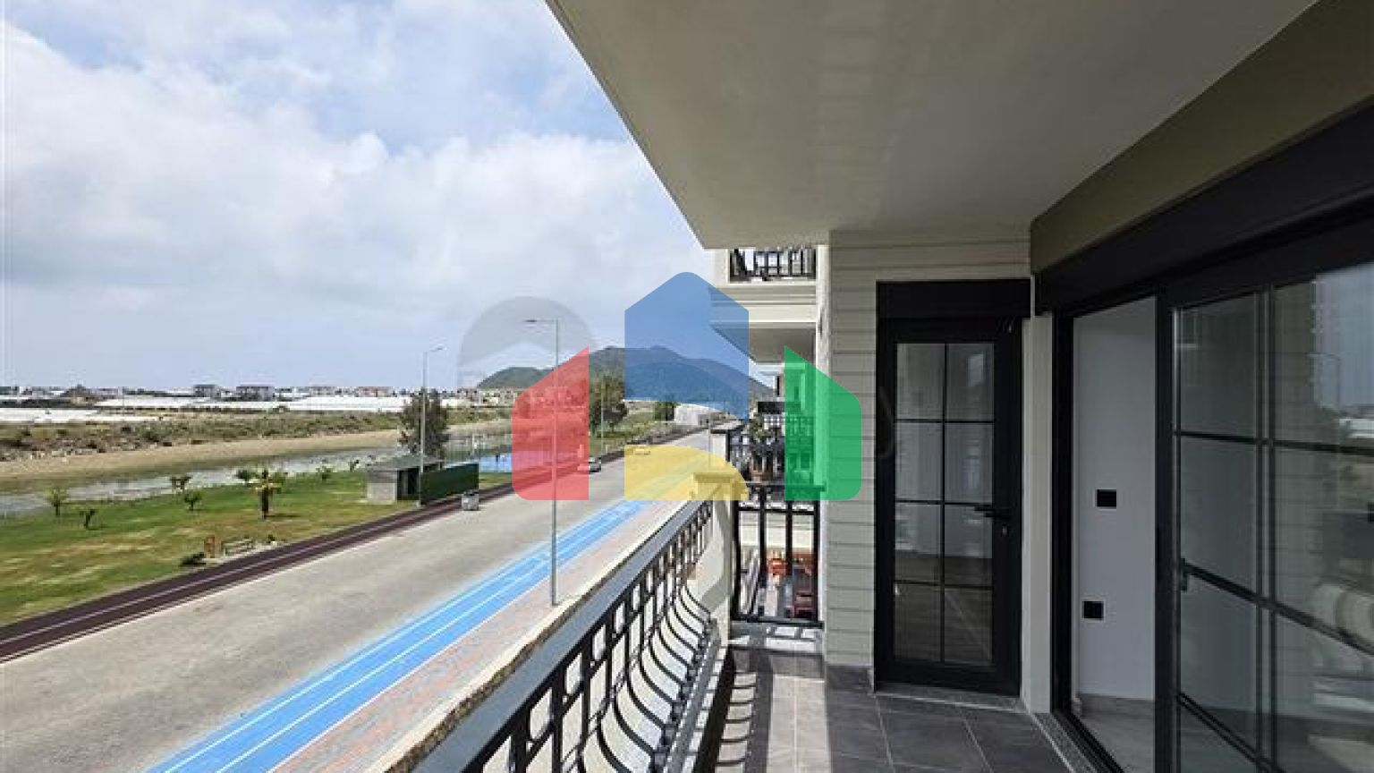 Затишна квартира 1 + 1 в новому комплексі з видом на море