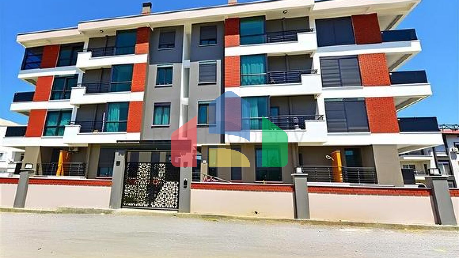 Простора мебльована квартира 2 + 1 з окремою кухнею