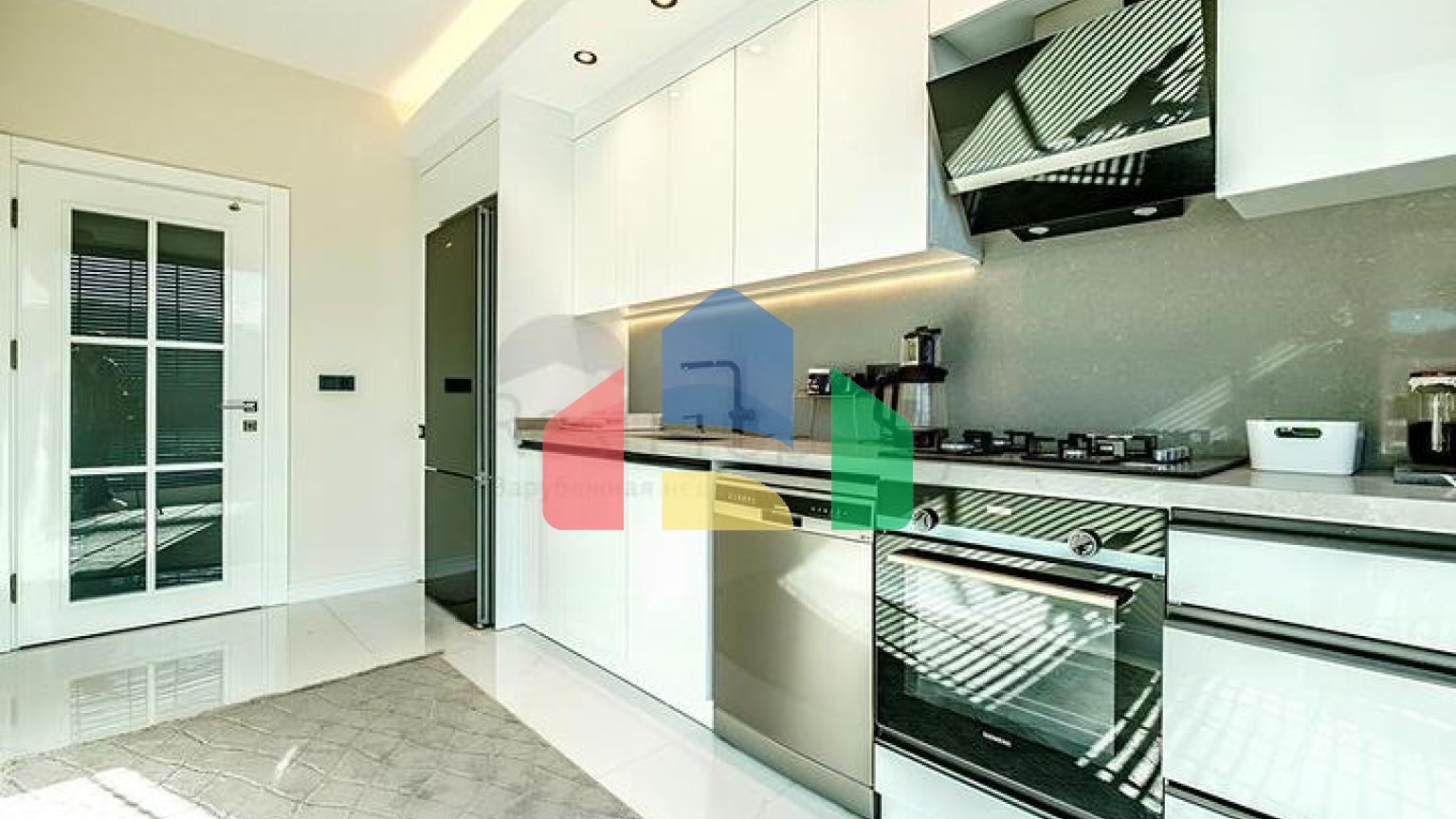 Простора мебльована квартира 2 + 1 з окремою кухнею