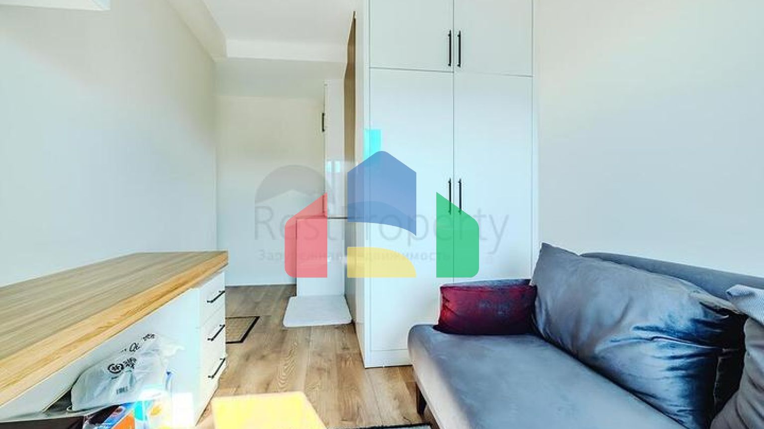 Простора мебльована квартира 2 + 1 з окремою кухнею