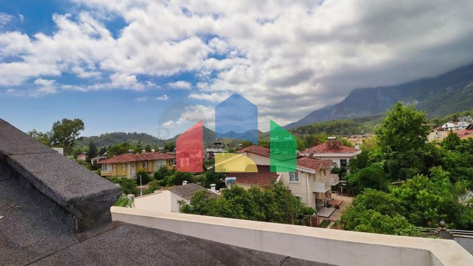 Квартира планировки 3+2 дуплекс в районе Кемер - Анталия