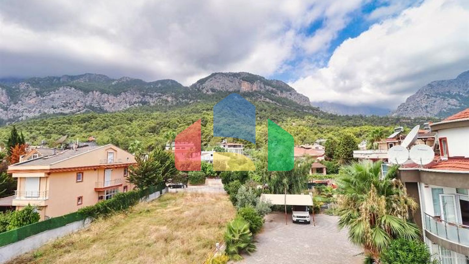 Квартира планировки 3+2 дуплекс в районе Кемер - Анталия