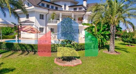 Вілла планування 7 + 1 в районі Кемер - Анталія