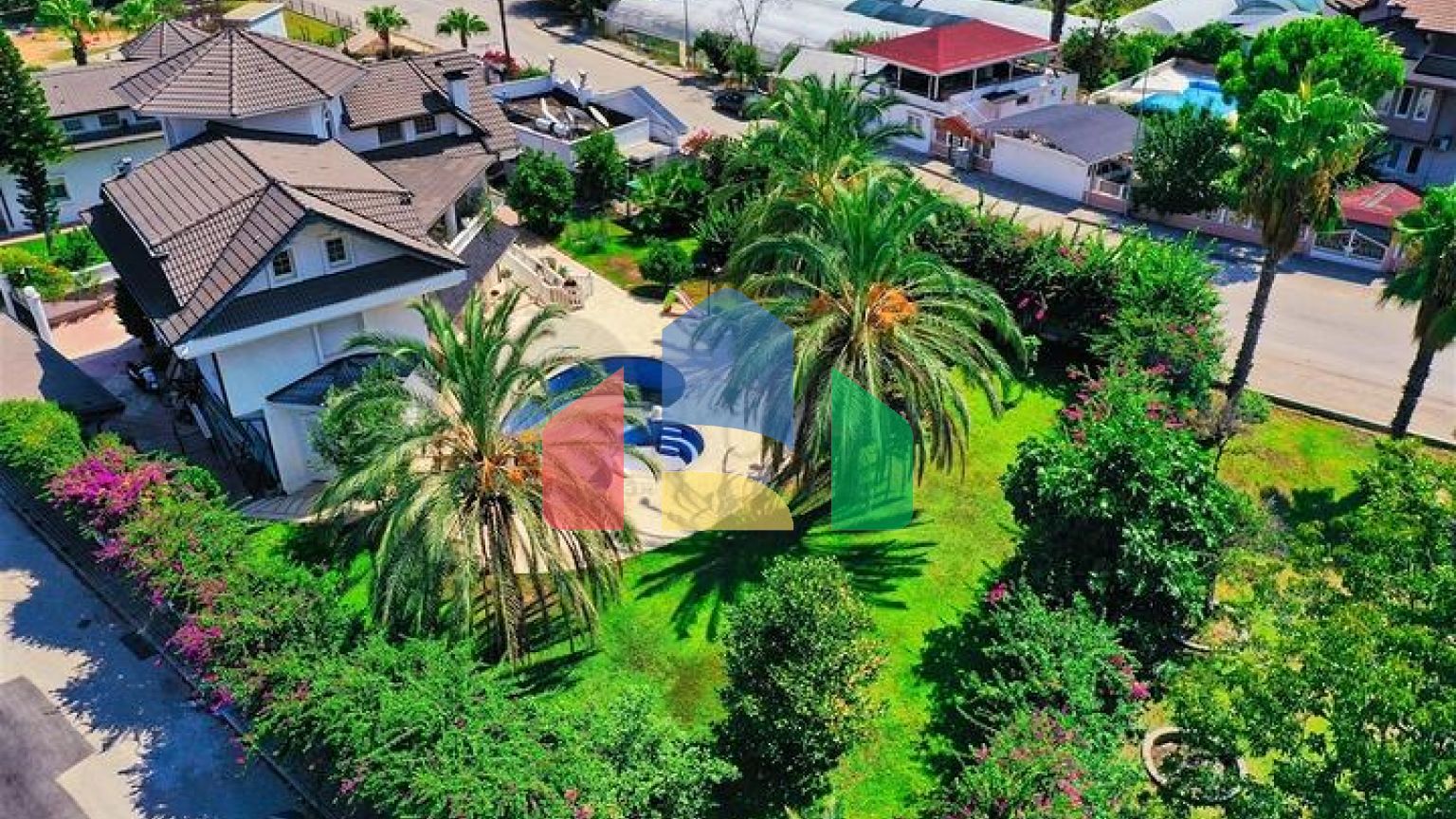 Вілла планування 7 + 1 в районі Кемер - Анталія