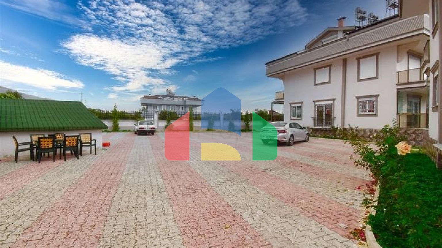 Квартиры планировки 2+1 и 4+1 в районе Кемер - Анталия