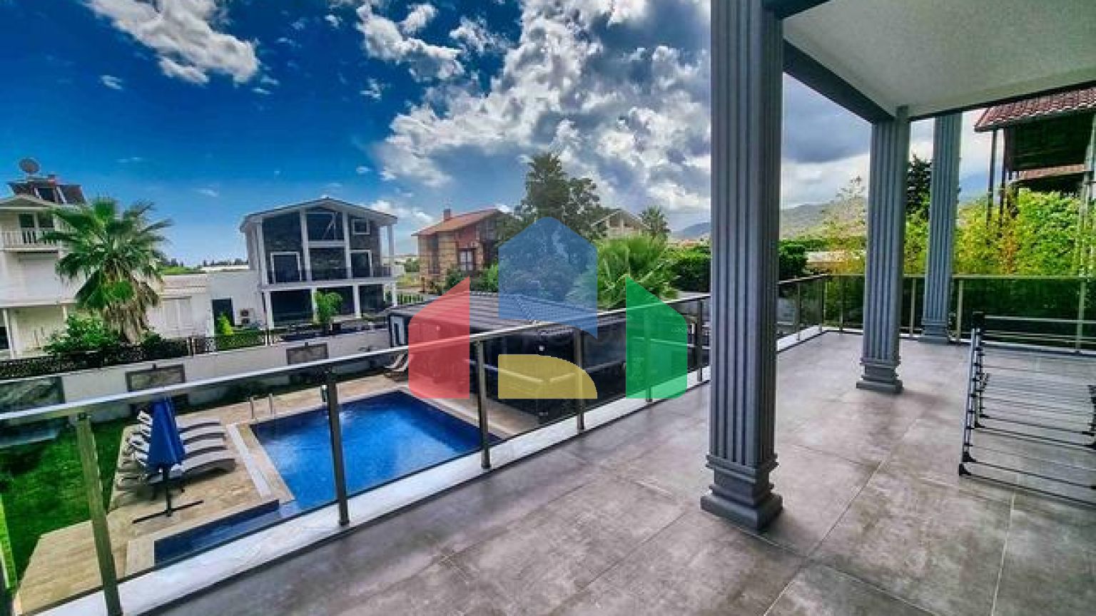 Просторная вилла планировки 4+1 в районе Кемер - Анталия