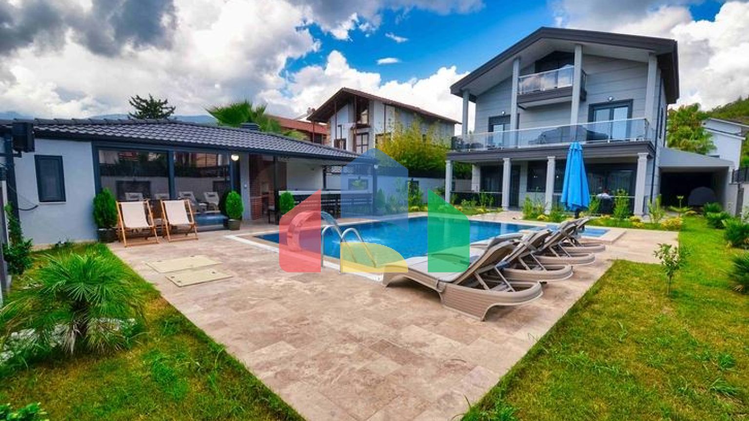 Просторная вилла планировки 4+1 в районе Кемер - Анталия