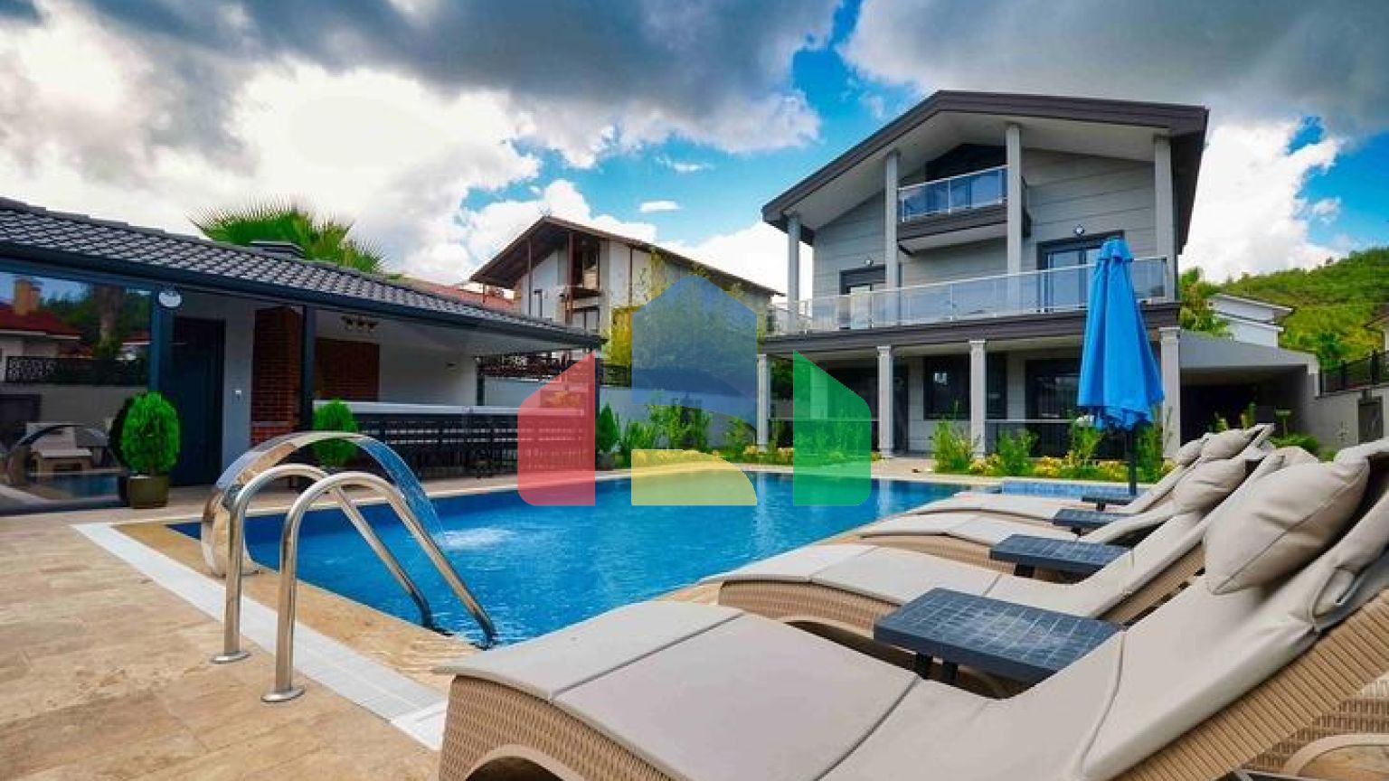 Просторная вилла планировки 4+1 в районе Кемер - Анталия