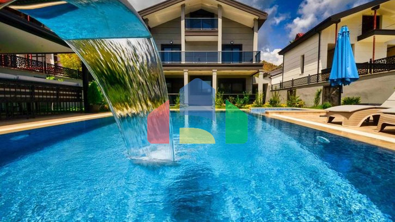 Просторная вилла планировки 4+1 в районе Кемер - Анталия