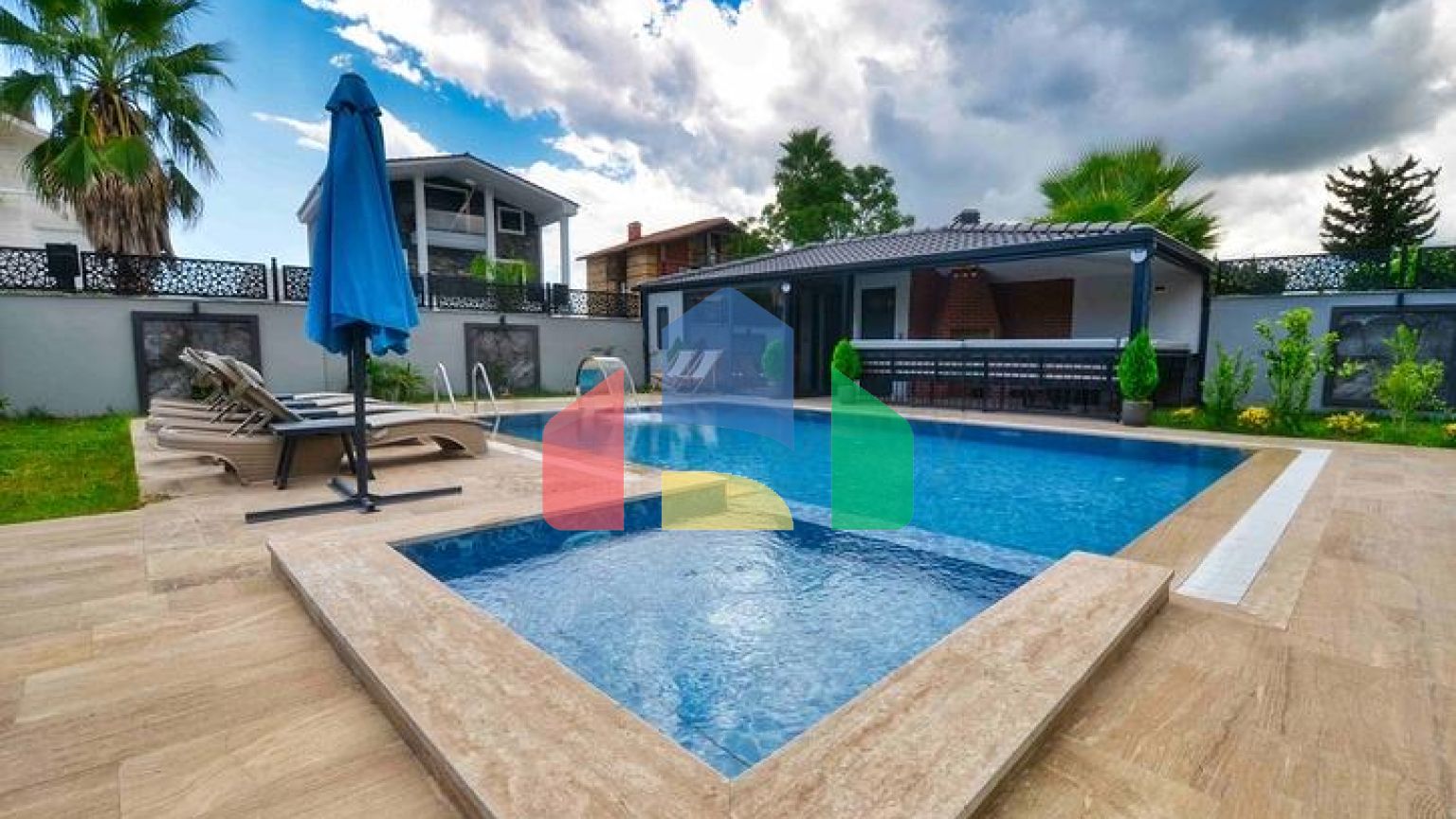 Просторная вилла планировки 4+1 в районе Кемер - Анталия