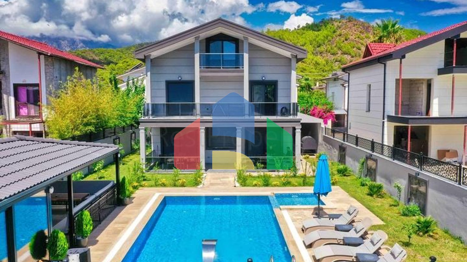 Просторная вилла планировки 4+1 в районе Кемер - Анталия