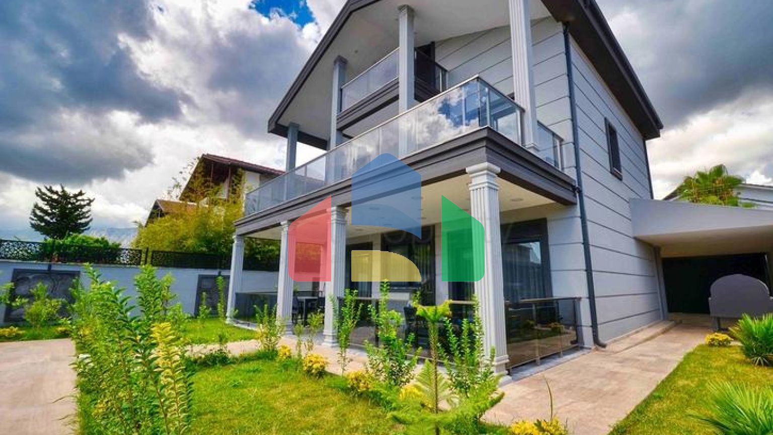 Просторная вилла планировки 4+1 в районе Кемер - Анталия