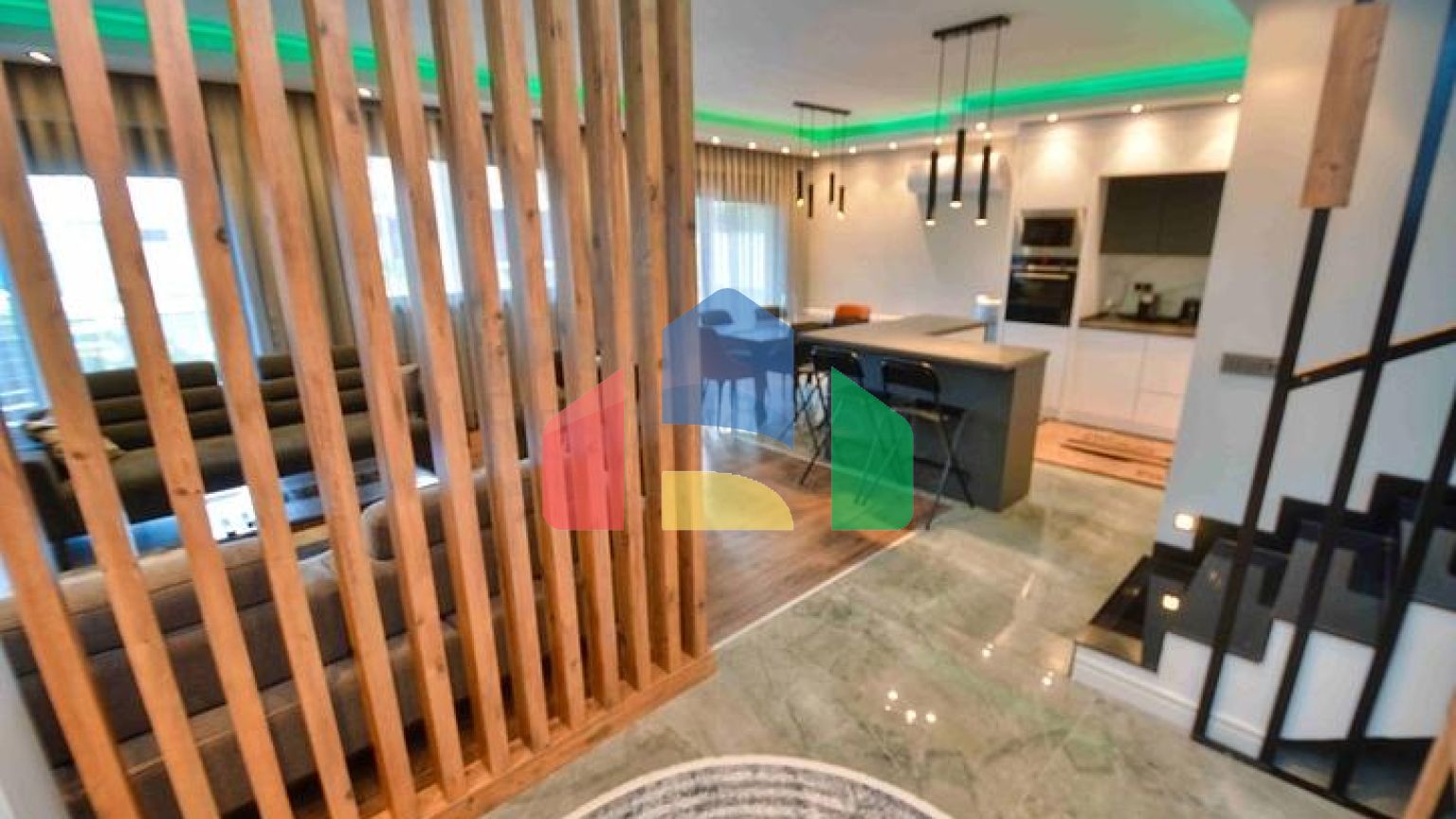 Просторная вилла планировки 4+1 в районе Кемер - Анталия