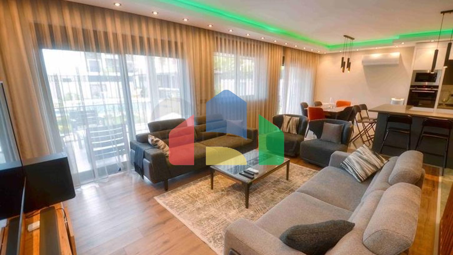 Просторная вилла планировки 4+1 в районе Кемер - Анталия