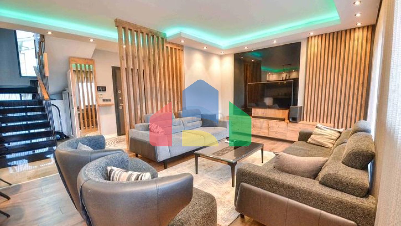 Просторная вилла планировки 4+1 в районе Кемер - Анталия