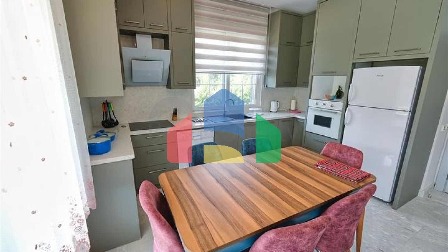 Вилла планировки 6+1 в районе Кемер - Анталия